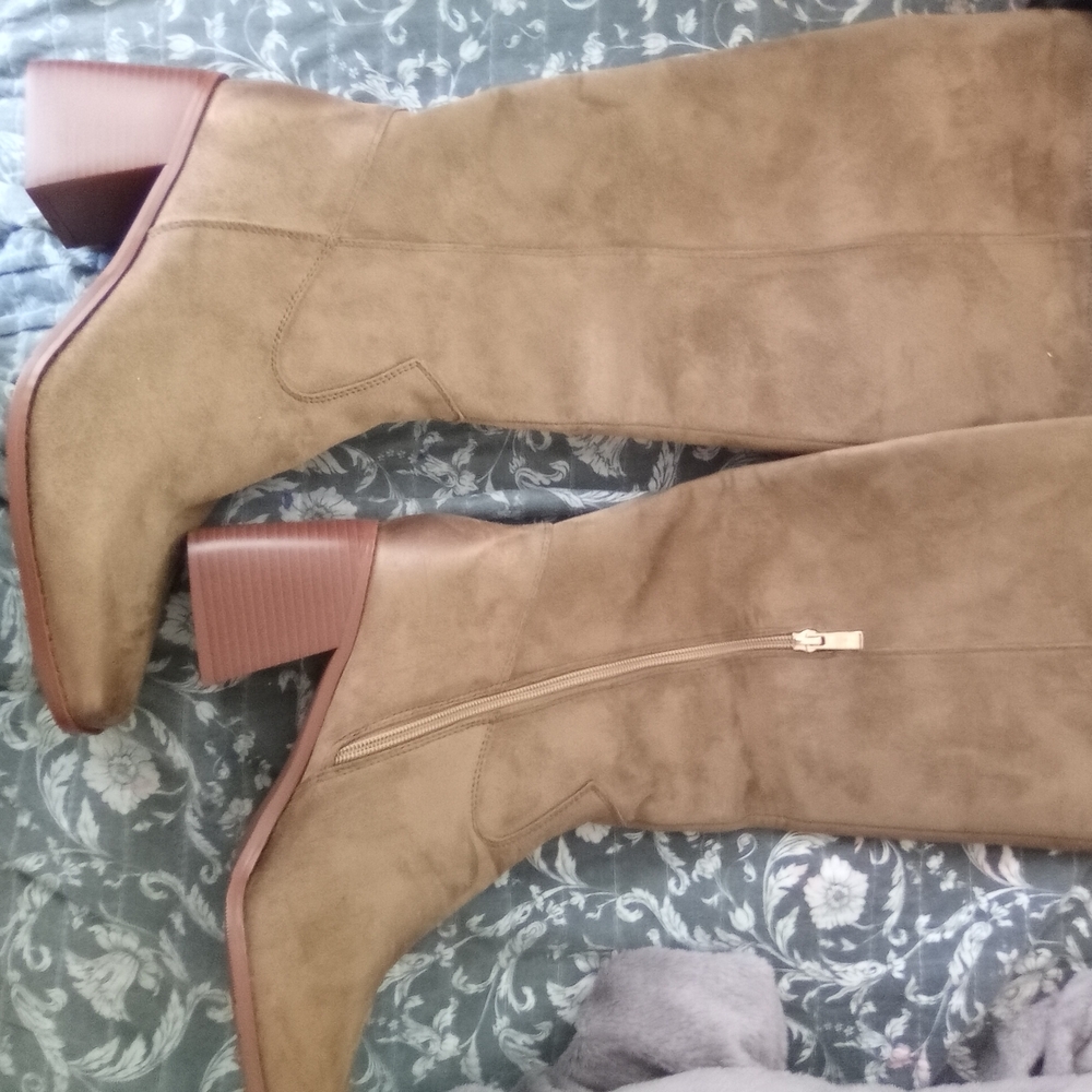 Stylish Tan Women's Boots